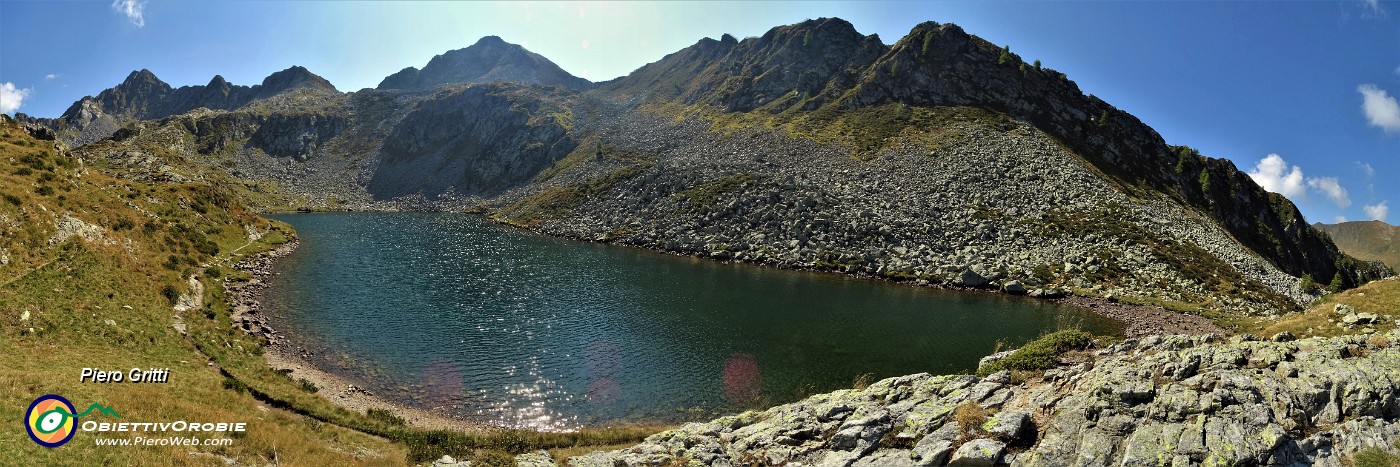 21 Vista panoramica sul Lago di sopra (2095 m) con Valegino e Cima Cadelle.jpg